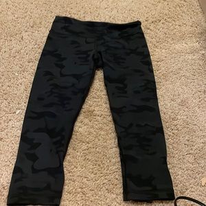 ¾ length camo viamia leggings